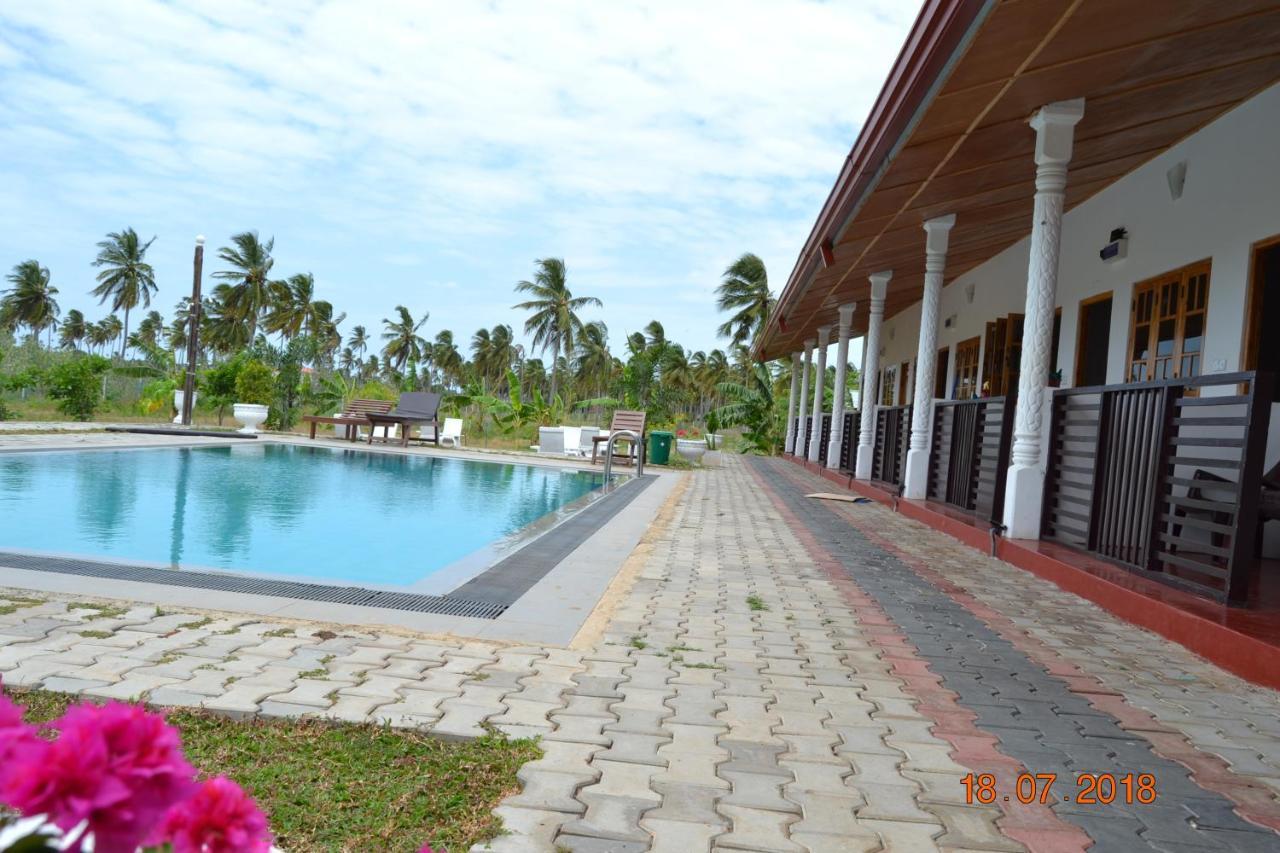 Shan Guest And Restaurant Nilaveli Exteriér fotografie
