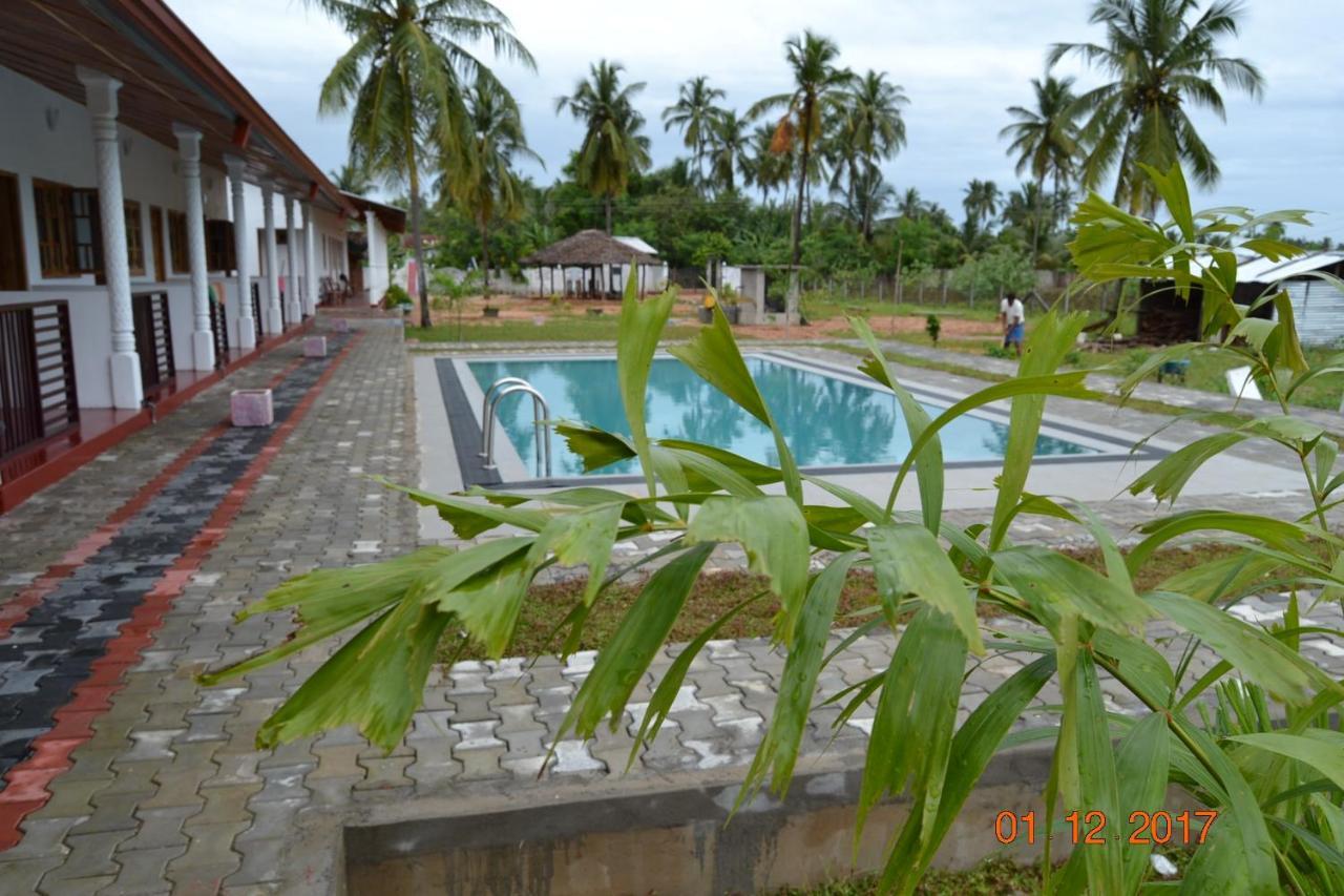 Shan Guest And Restaurant Nilaveli Exteriér fotografie